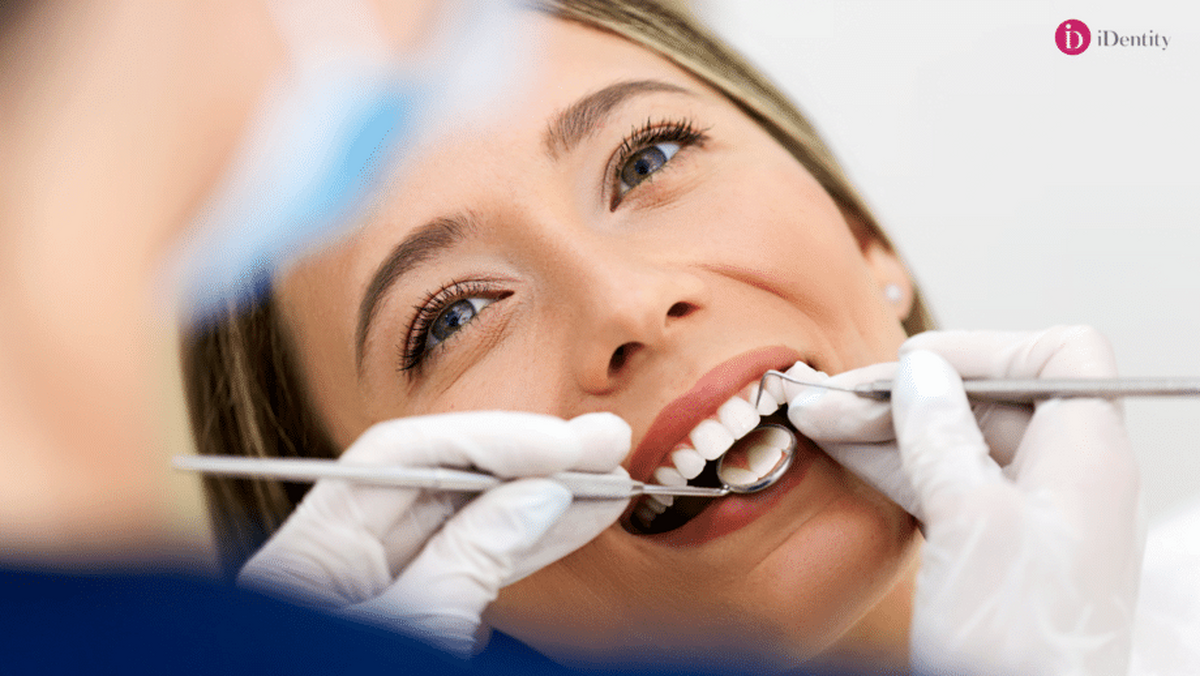 Coroane dentare versus fațete. Specialiștii iDentity Clinic ne lămuresc ce și cum alegem