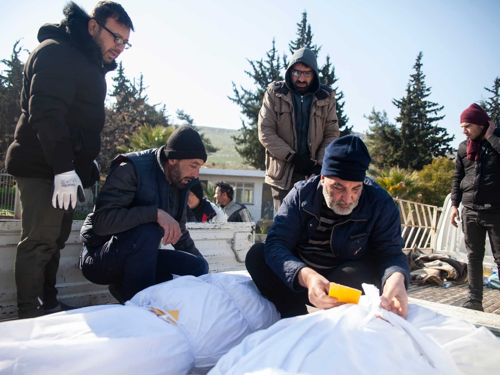 Victimele cutremurului din Siria sunt trimise „acasă” din Turcia pentru înmormântare