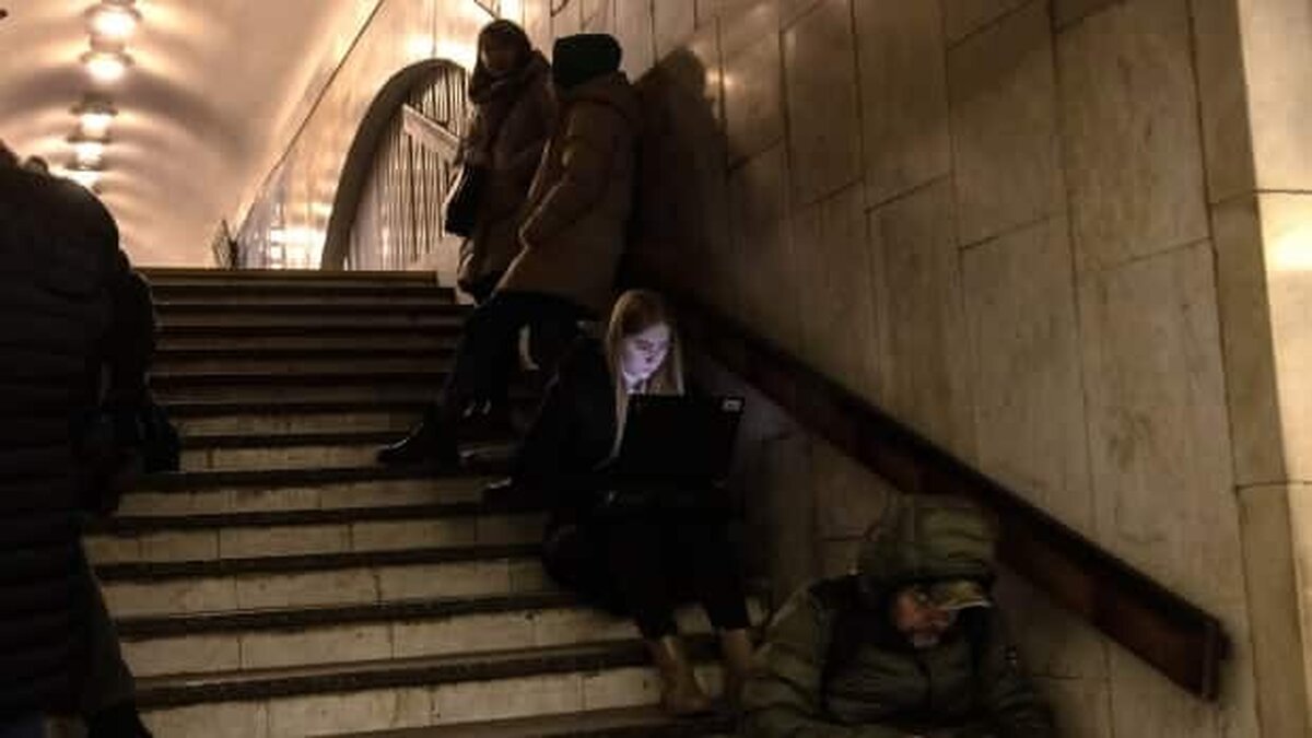 Rusia lovește instalațiile electrice din Ucraina, provocând întreruperi de curent în întreaga țară