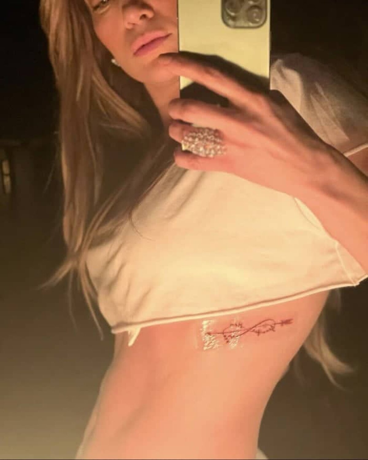 Jennifer Lopez are un tatuaj infinit dedicat lui Ben Affleck