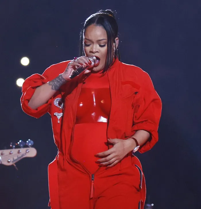 Albumul Baby Bump al Rihannei înainte de sosirea celui de-al doilea copil cu iubitul ASAP Rocky: Imagini de sarcină cu bump