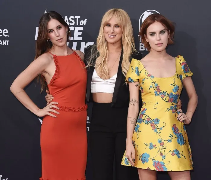 Cercetașul Willis uimit de sprijinul pentru tatăl Bruce Willis 4 Cercetașul Larue Willis, Rumer Willis, Tallulah Belle Willis