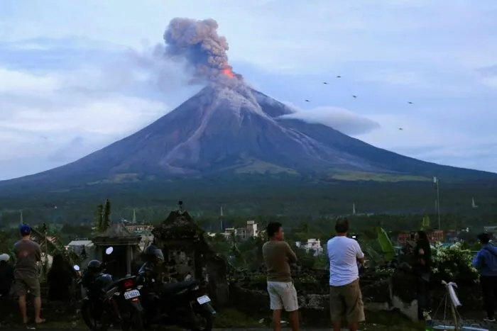 2018-01-25T002358Z_389307139_RC1BC9389750_RTRMADP_3_PHILIPPINES-VOLCANO.jpg