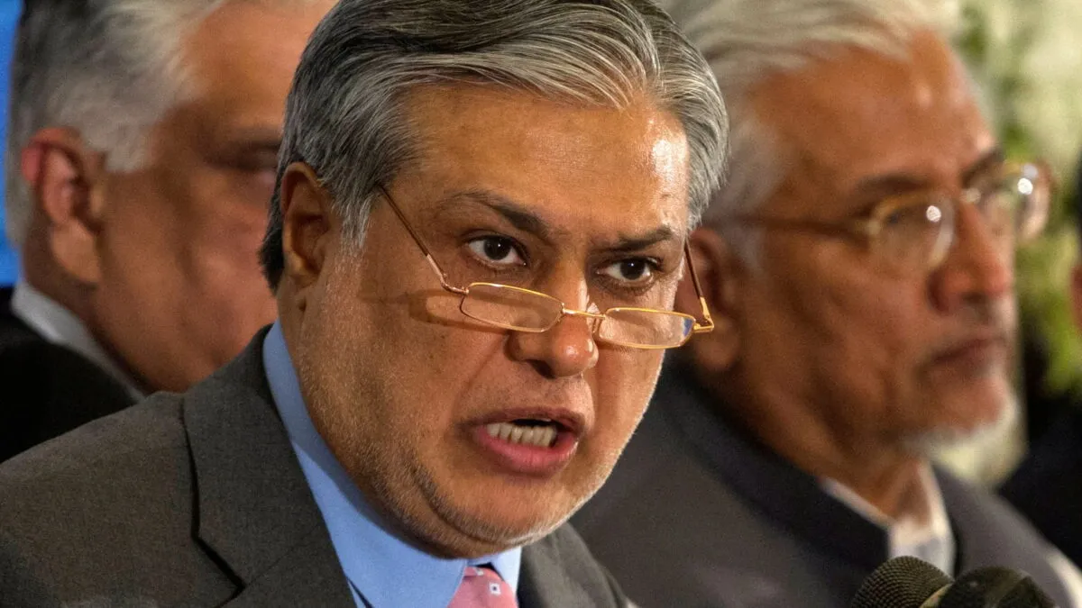 2022-09-28T054521Z_1226872044_RC24QW9PJ68U_RTRMADP_3_PAKISTAN-ECONOMY.jpg