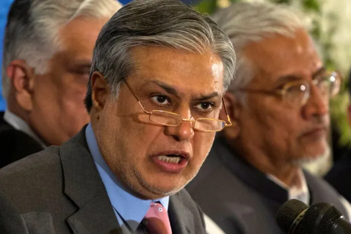 2022-09-28T054521Z_1226872044_RC24QW9PJ68U_RTRMADP_3_PAKISTAN-ECONOMY.jpg