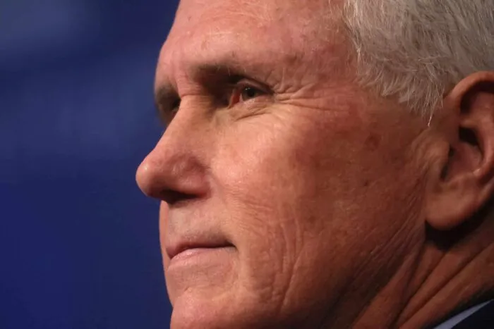 2022-10-19T165246Z_2084483898_RC2G4X914N24_RTRMADP_3_USA-PENCE.jpg