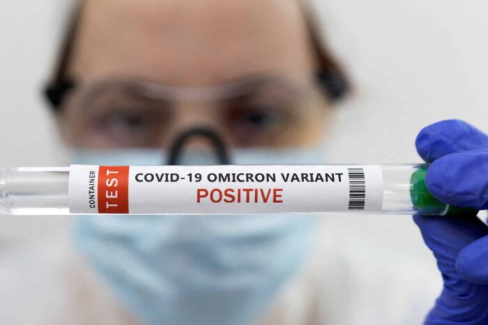 Infecția anterioară cu COVID reduce riscul de spitalizare, deces 2022 12 23T152012Z 724496646 RC2KZR9VNJ14 RTRMADP 3 HEALTH CORONAVIRUS USA VARIANT