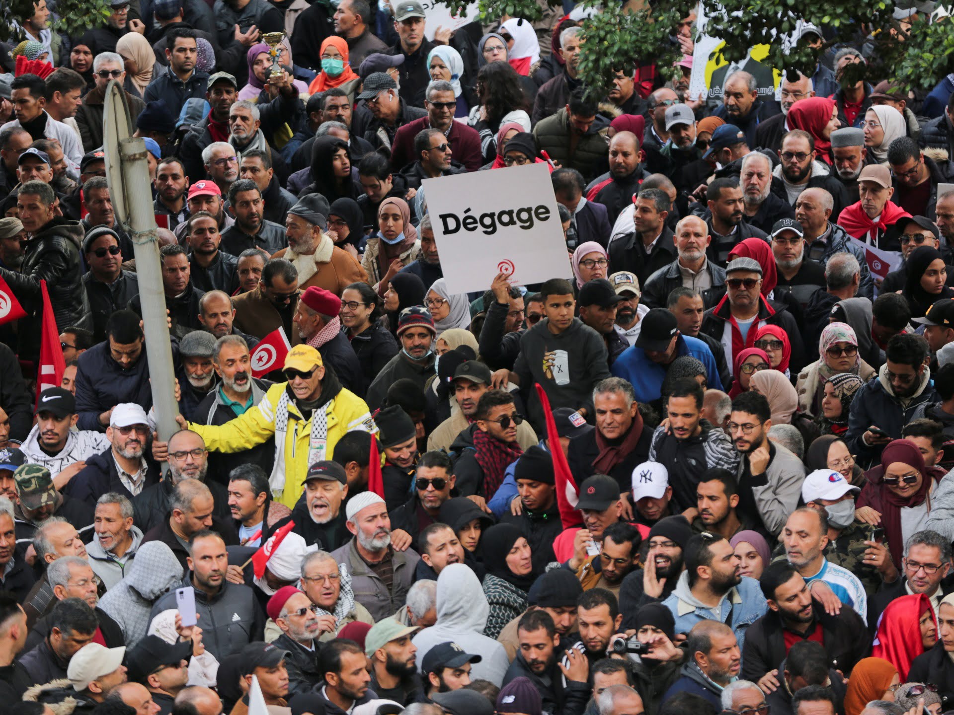 Val de raiduri, arestări vizează criticii guvernului din Tunisia