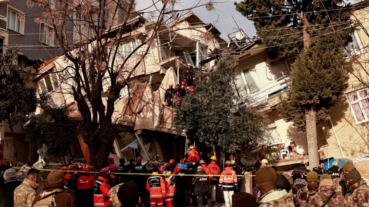 Noi cutremurări sporesc mizeria în Turcia, Siria, afectate de cutremur 2023 02 21T064847Z 1342807781 RC2HFZ9X8F40 RTRMADP 3 TURKEY QUAKE 1