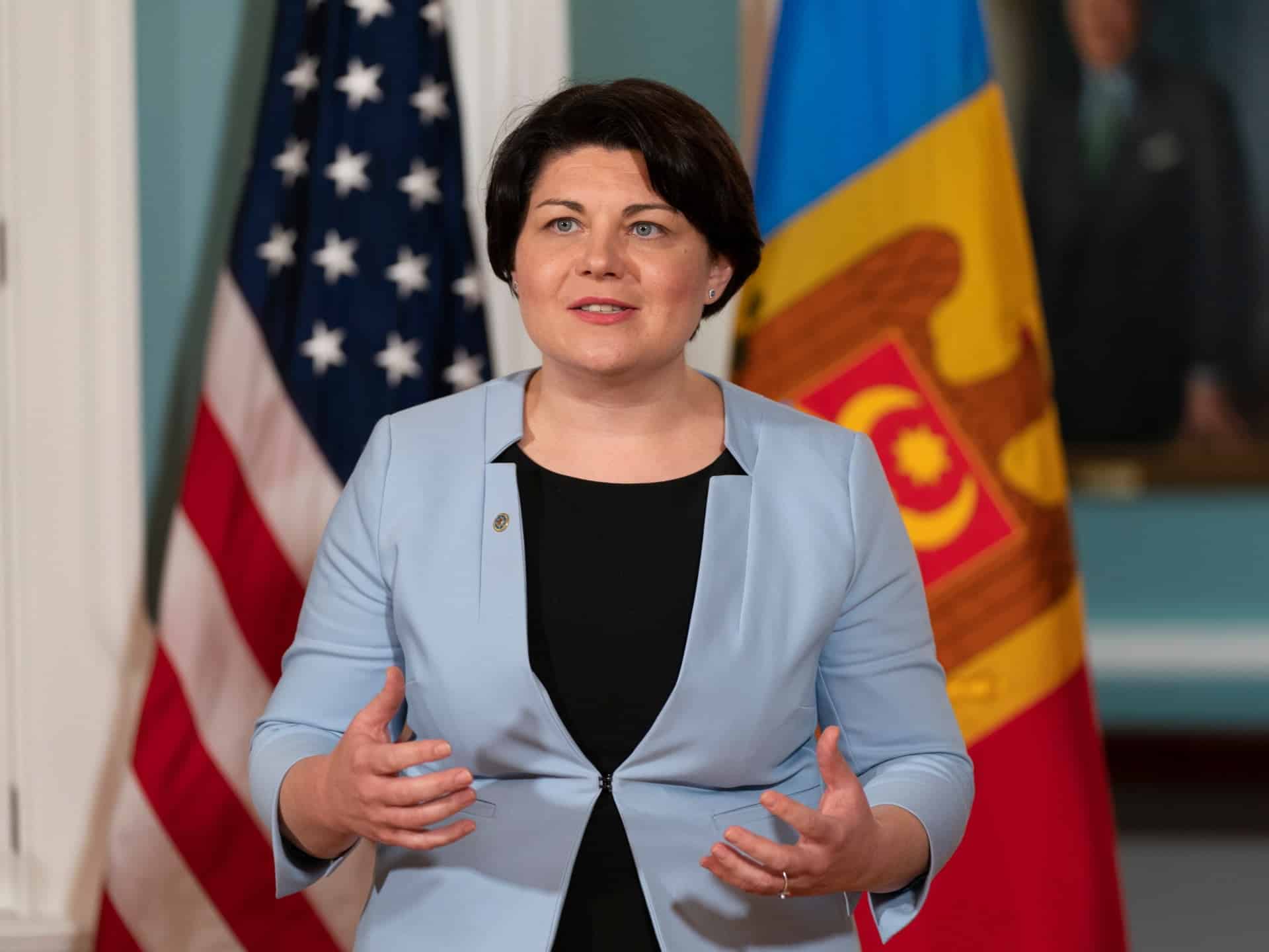 Guvernul Republicii Moldova demisionează pe fondul crizei economice, a tensiunilor cu Rusia