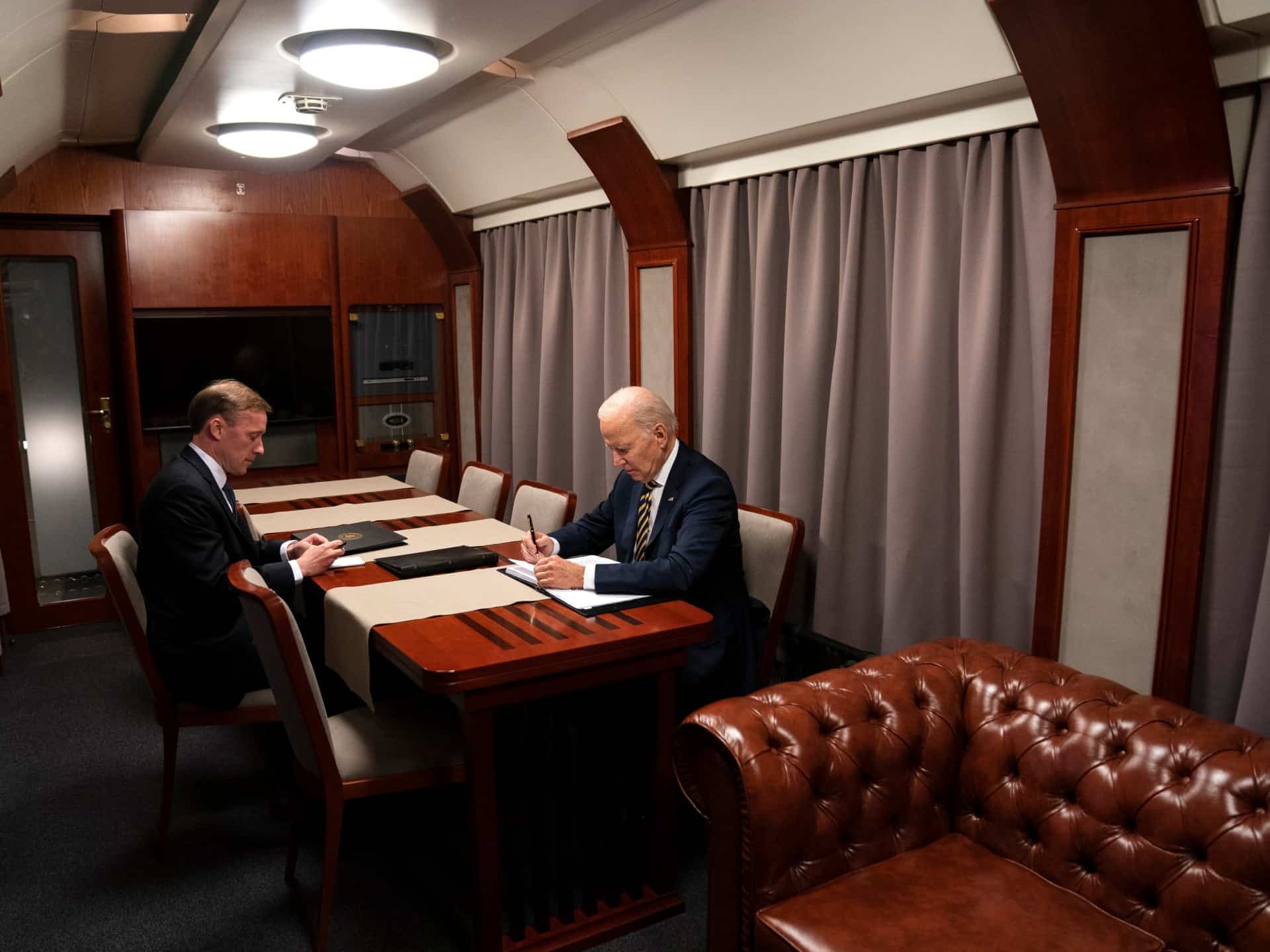 Avion, caravană, tren: Cum a ajuns Joe Biden la Kiev în secret