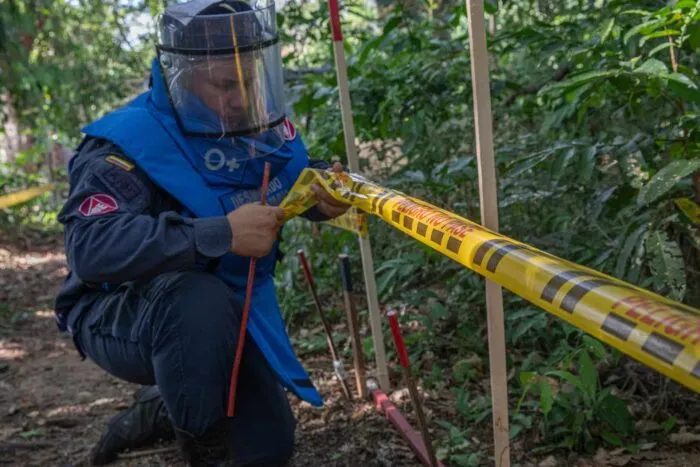 DeminingColombia-1.jpg