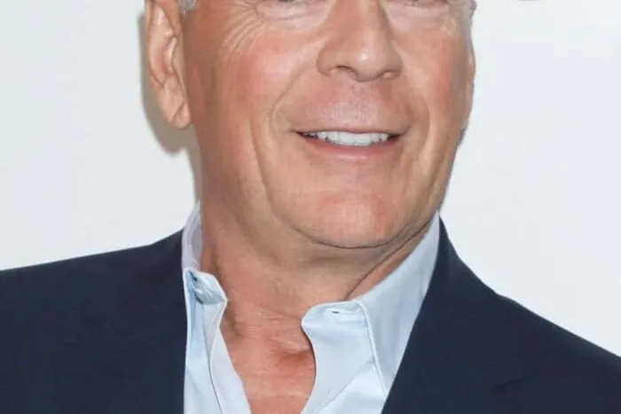 Familia-lui-Bruce-Willis-vrea-sa-fie-„transparenta-pe-fondul.jpg