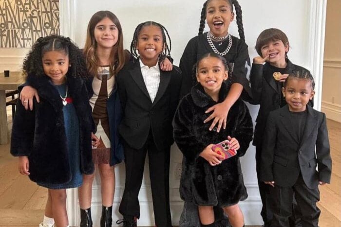 Khloe Kardashian impartaseste fotografii adorabile cu verisoarele Kardashian