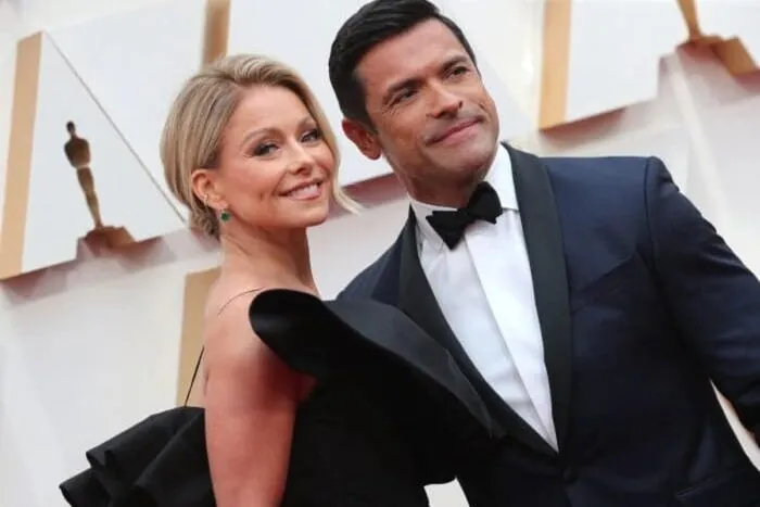 Mark-Consuelos-se-alatura-„Live-se-simte-„Full-Circle.jpg