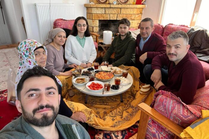 b3de3cfe 0c63 4a51 a7ec 806d415e7b8e