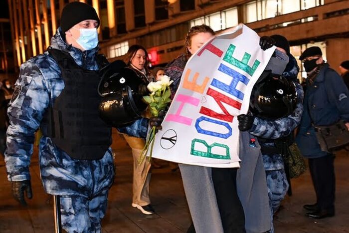 russians are protesting their government despite 2 2710 1645736973 9 dblbig