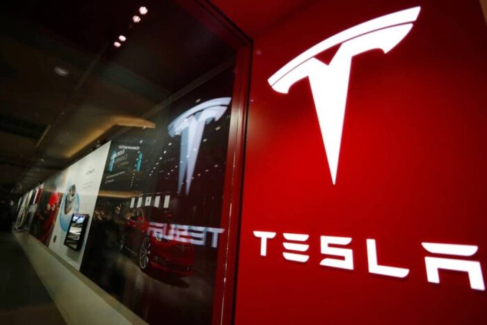 Tesla va rechema 362.000 de vehicule din SUA cu un software complet de conducere autonomă tesla