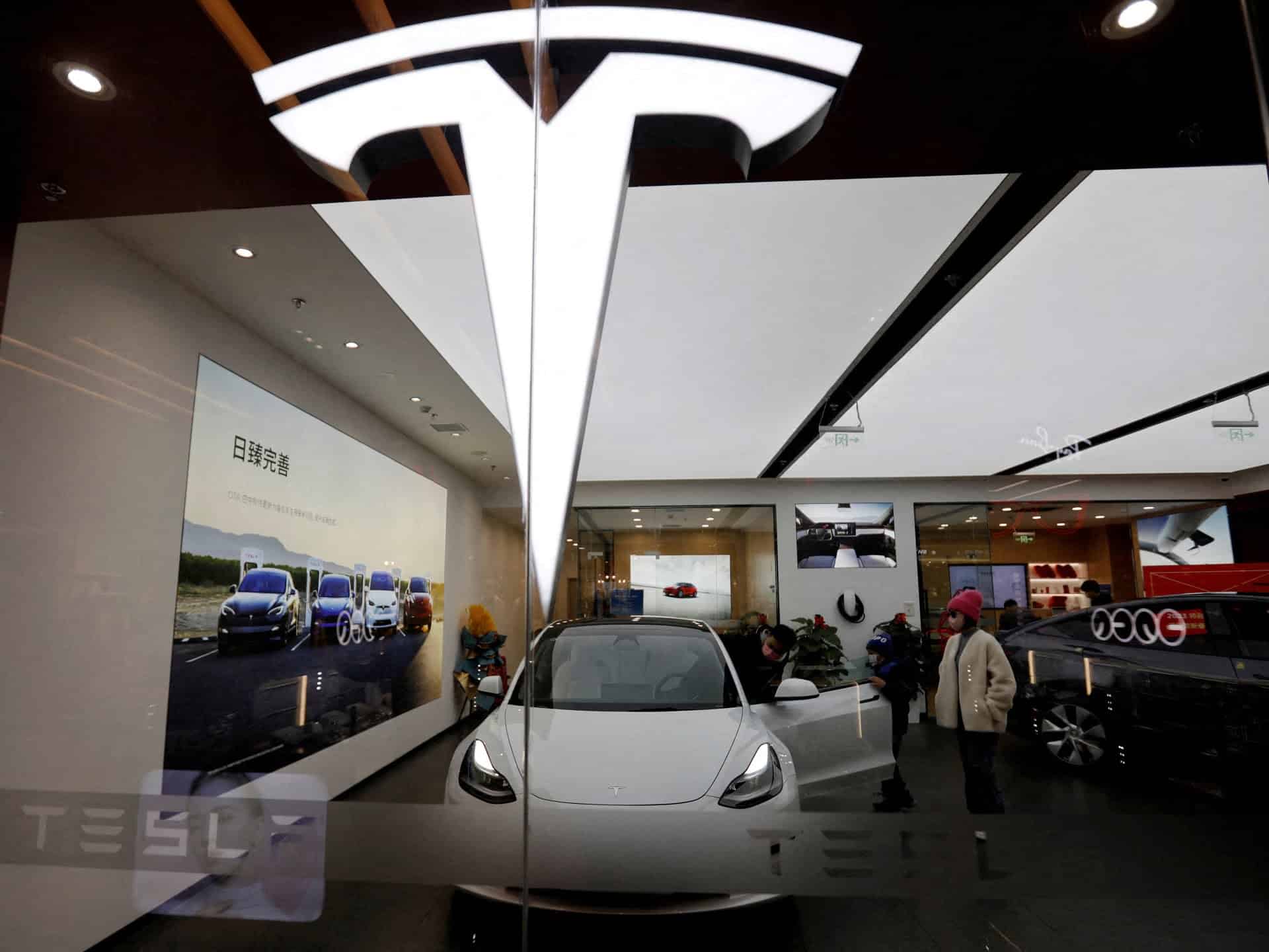 Tesla se confruntă cu un nou proces, pentru prejudecată rasă, după reducerea verdictului de 137 de milioane de dolari |  Știri de afaceri și economie