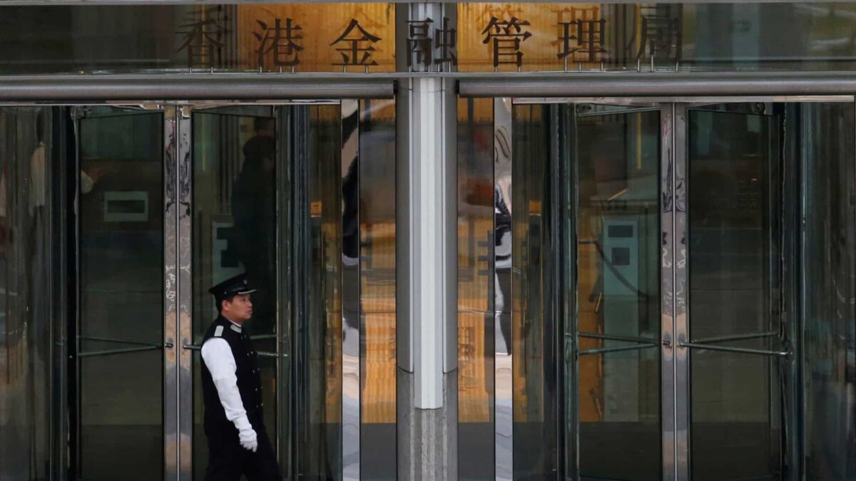 În Singapore şi Hong Kong se minimizează turbulențele Credit Suisse pe măsură ce stocurile scad 2018 03 21T232200Z 373552218 RC16FDE7BF50 RTRMADP 3 HONGKONG ECONOMY RATES 2