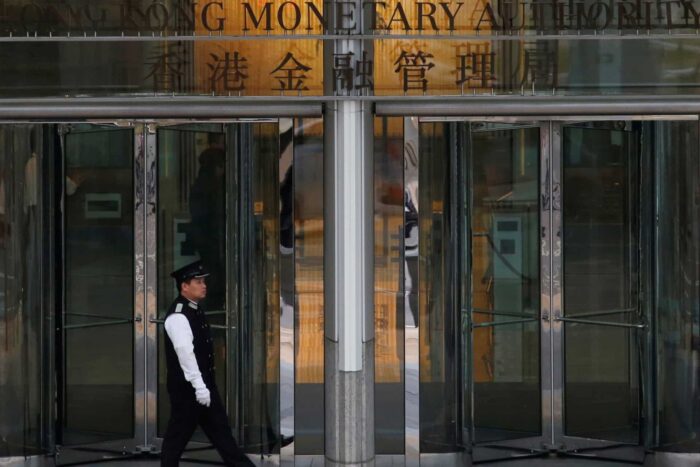 În Singapore şi Hong Kong se minimizează turbulențele Credit Suisse pe măsură ce stocurile scad 2018 03 21T232200Z 373552218 RC16FDE7BF50 RTRMADP 3 HONGKONG ECONOMY RATES 2