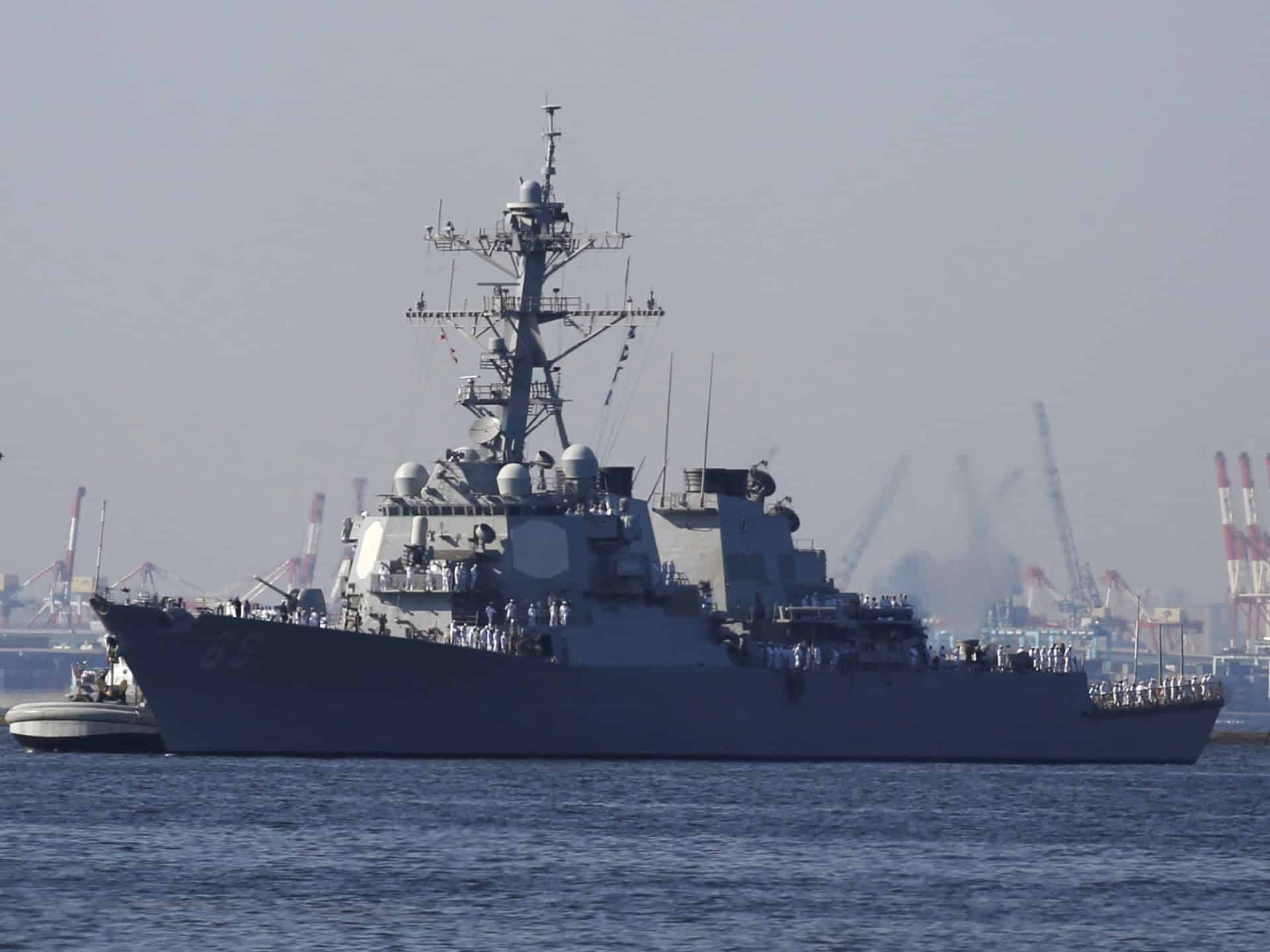 Armata chineză spune că nava americană a „avertizat” în Marea Chinei de Sud