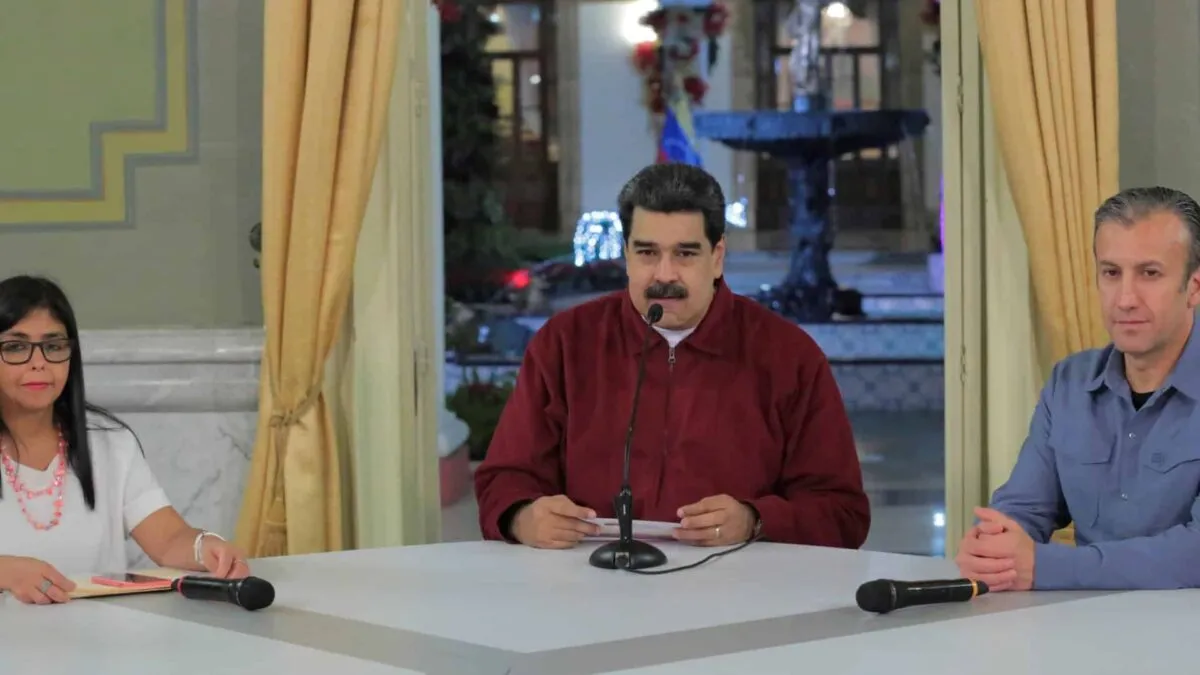 2018-11-24T015838Z_117215491_RC1CC76C4450_RTRMADP_3_VENEZUELA-POLITICS.jpg