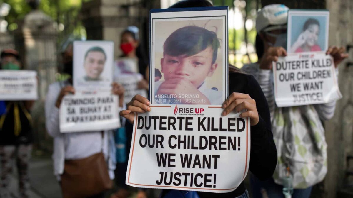2021-06-30T073702Z_1355139207_RC2PAO93NI1J_RTRMADP_3_PHILIPPINES-DRUGS-PROTEST.jpg