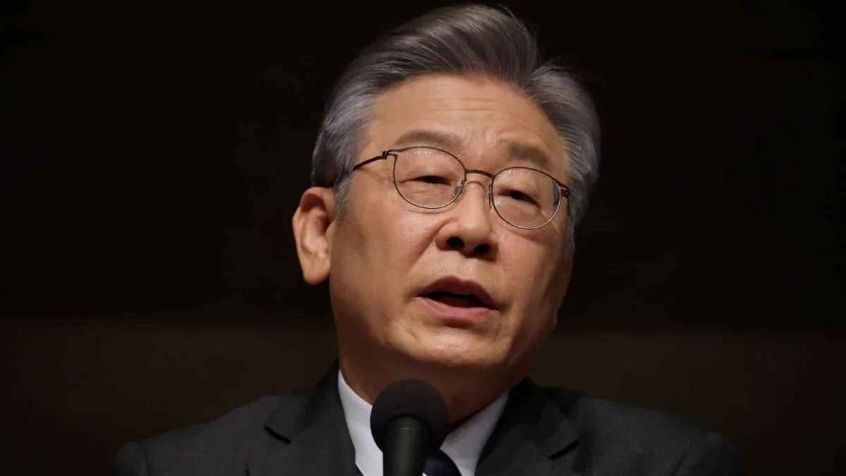 2021-11-10T021021Z_1530093068_RC2DRQ92B7ZB_RTRMADP_3_SOUTHKOREA-POLITICS.jpg