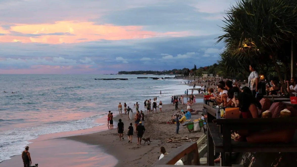 2021-12-02T000000Z_828493556_RC2E6R9ARGKE_RTRMADP_3_HEALTH-CORONAVIRUS-INDONESIA-TOURISM.jpg