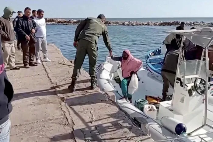 2022-04-23T234953Z_310574652_RC2BTT9MFKLO_RTRMADP_3_TUNISIA-MIGRANTS-EUROPE.jpg