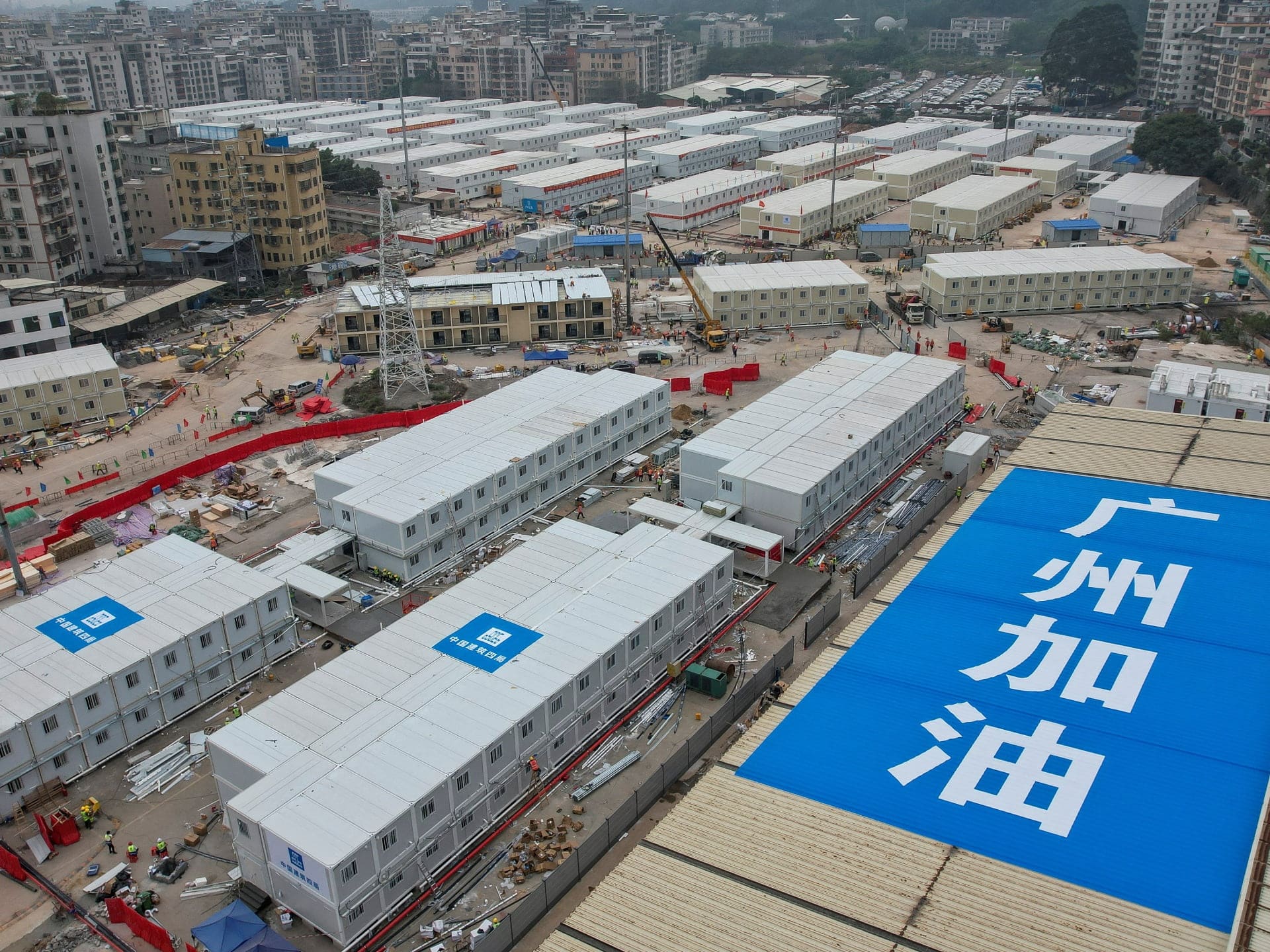 China a renunțat la „zero COVID”.  Centre uriașe de carantină au fost lăsate în urmă