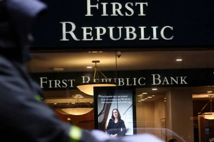 2023-03-16T161928Z_1618926272_RC23VZ97E421_RTRMADP_3_GLOBAL-BANKS-FIRST-REPUBLIC.jpg