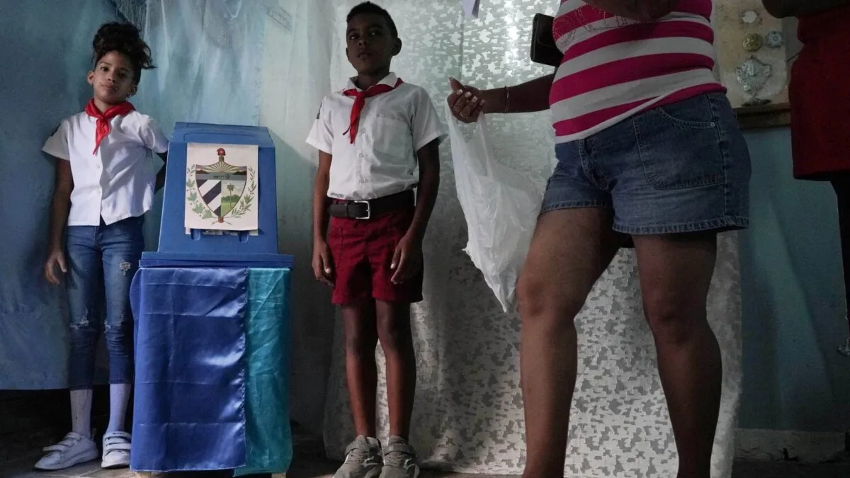 2023-03-26T202446Z_1910788698_RC2Q10AI5XDW_RTRMADP_3_CUBA-ELECTIONS.jpg