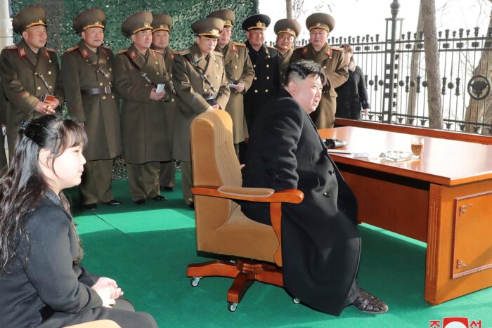 Kim Jong Un cere intensificarea exercițiilor pentru a simula „războiul adevărat” 33AV9VE highres
