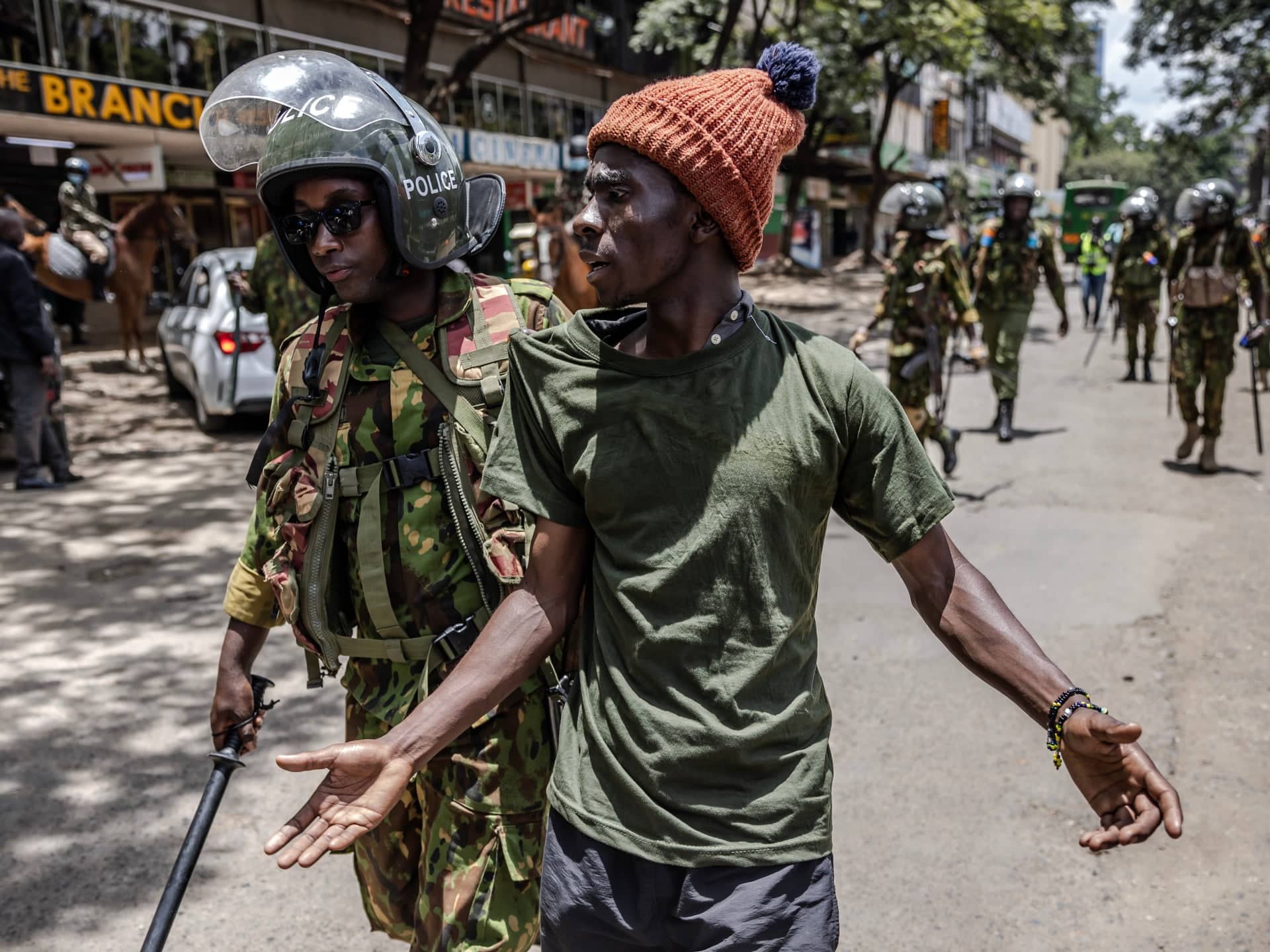 Student ucis, 200 de persoane arestate în protestele din Kenya – poliție