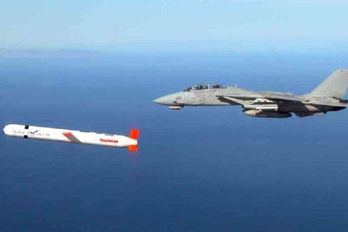 Australia intenţionează să cumpere rachete de croazieră Tomahawk din SUA AP02111002715