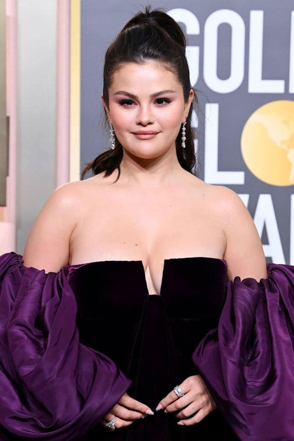 Hailey Bieber participă la Vanity Fair Oscar Party în mijlocul dramei Selenei