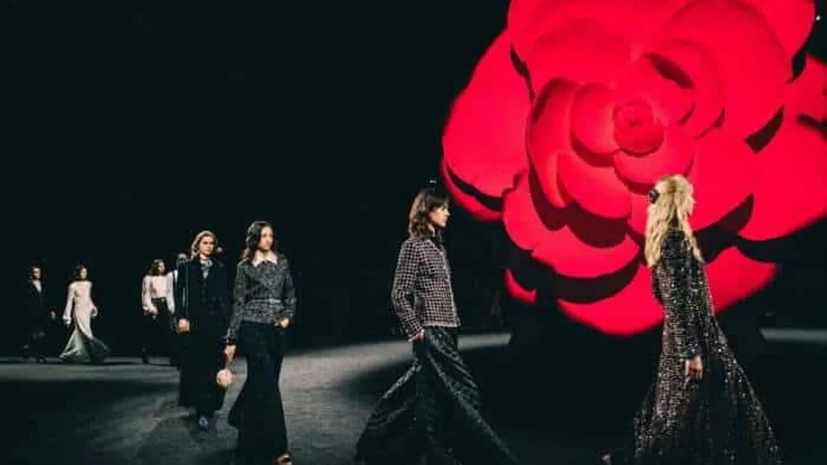 La-Paris-designerii-pledeaza-pentru-haine-in-detrimentul-spectacolului.jpg
