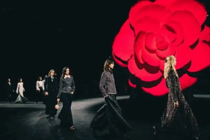 La-Paris-designerii-pledeaza-pentru-haine-in-detrimentul-spectacolului.jpg