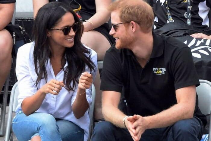 Prințul Harry țâșnește asupra lui Meghan Markle și o numește mirosul lui preferat Printul Harry tasneste asupra lui Meghan Markle si o numeste