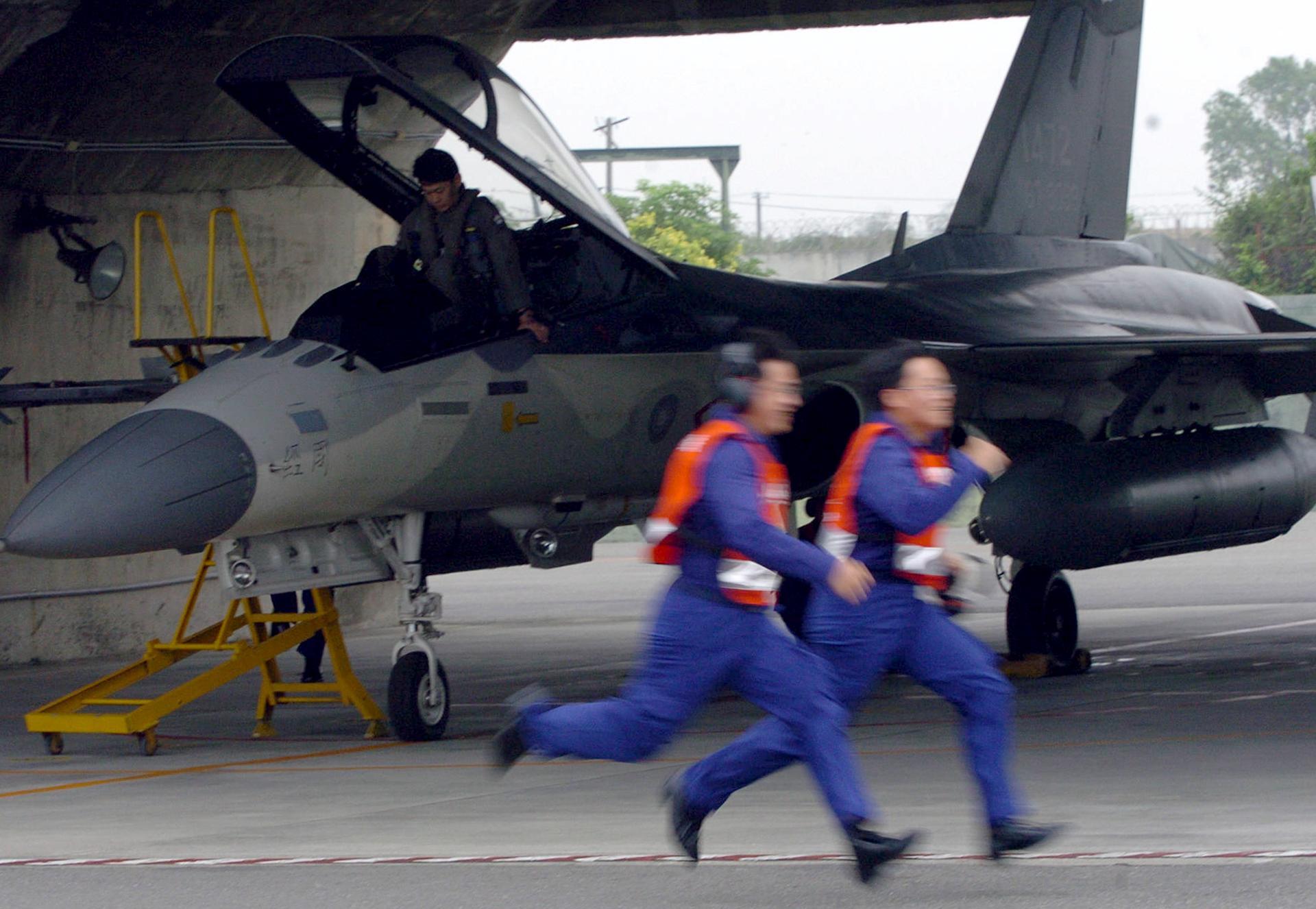 Taiwan spune că 19 avioane de vânătoare chineze au intrat în zona sa de apărare aeriană