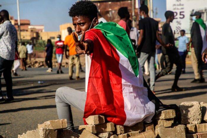Pe măsură ce forțele rivale ale Sudanului luptă pentru putere, cine plătește prețul? h 57291819