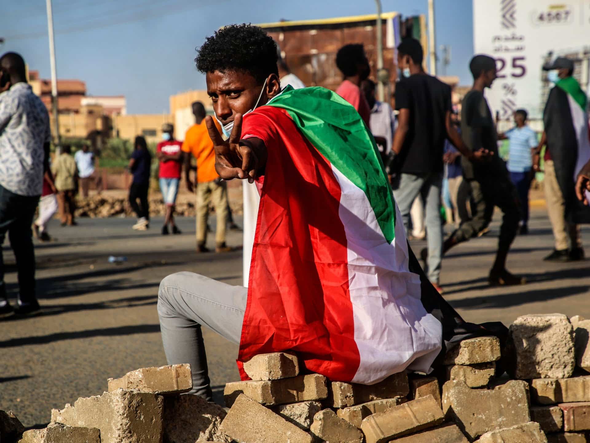 Pe măsură ce forțele rivale ale Sudanului luptă pentru putere, cine plătește prețul?
