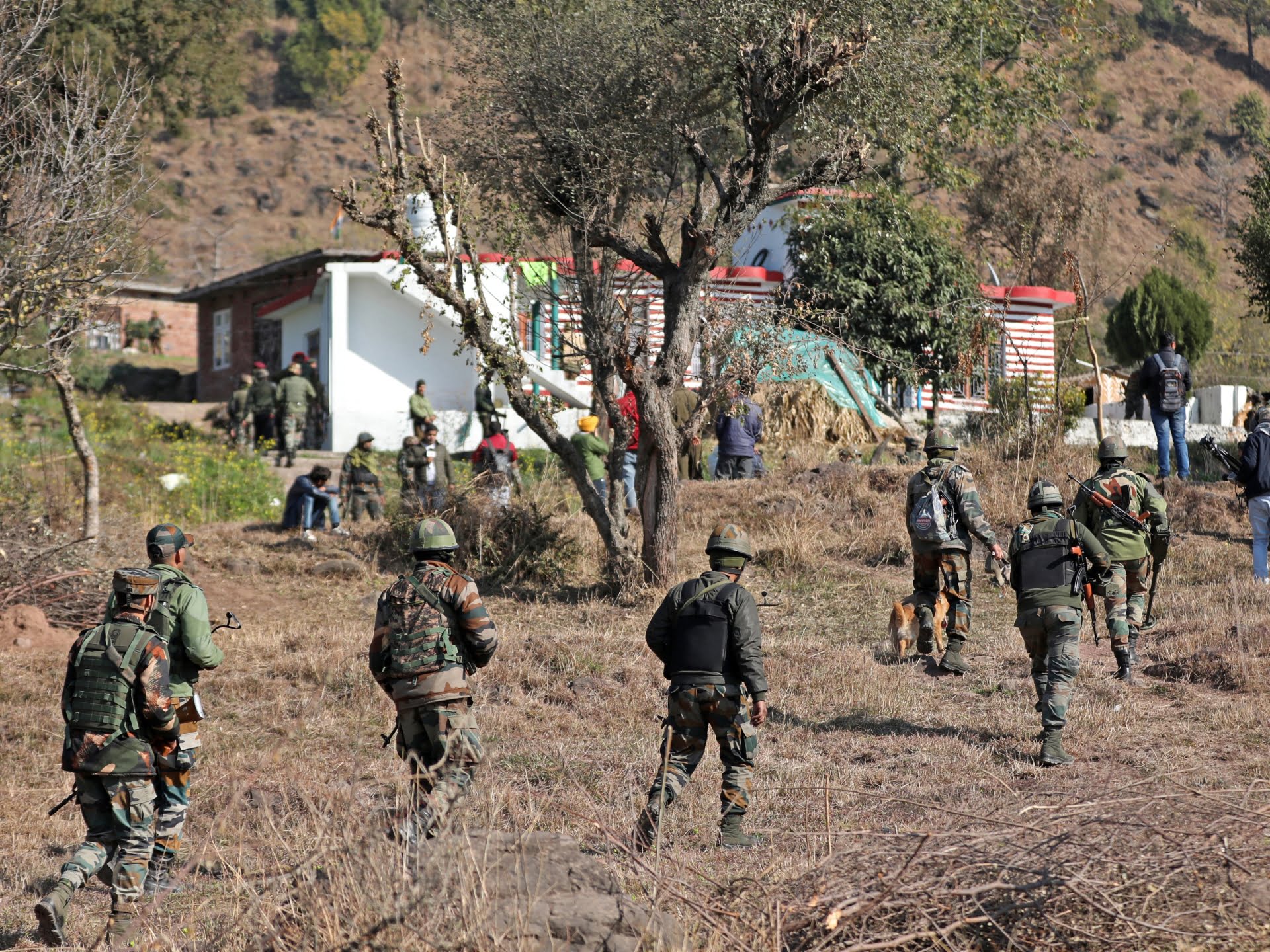 Cinci soldați indieni uciși într-un presupus atac rebel din Kashmir