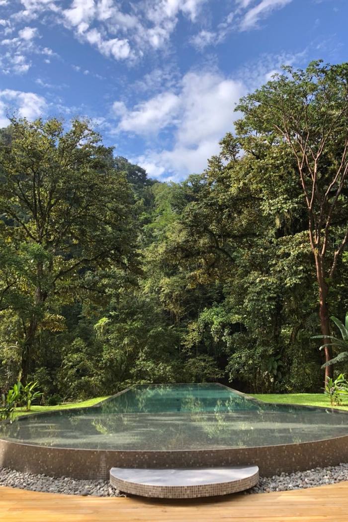 O piscină la Pacuare Lodge 