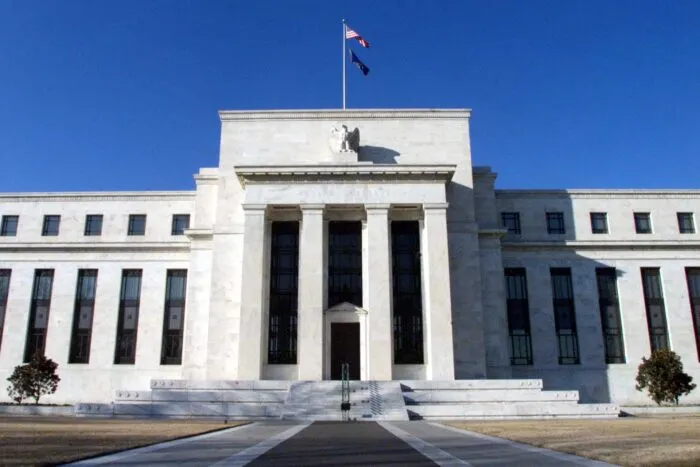 2001-02-26T120000Z_1581068187_PBEAHULDJEE_RTRMADP_3_FEDERAL-RESERVE.jpg
