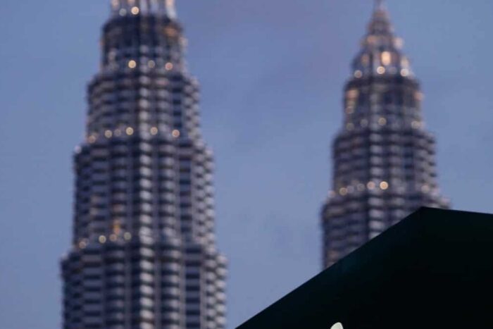 2012 07 02T120000Z 2064322118 GM1E8720R9E01 RTRMADP 3 MALAYSIA PETRONAS 1682389659