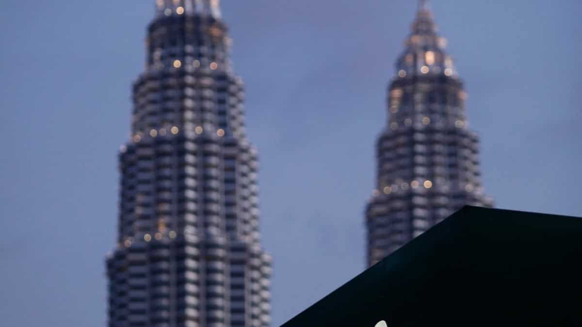 2012-07-02T120000Z_2064322118_GM1E8720R9E01_RTRMADP_3_MALAYSIA-PETRONAS-1682389659.jpg