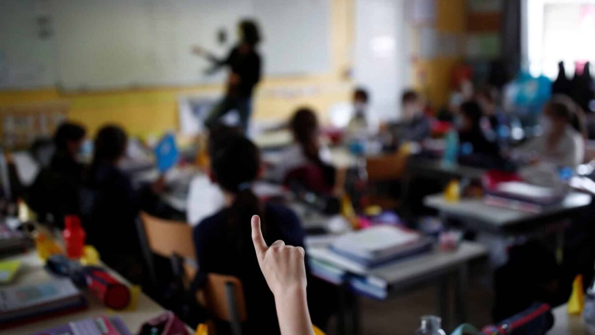 Educația sexuală cuprinzătoare este cheia pentru un mâine mai bun 2021 04 02T150350Z 1614400081 RC2RNM98UM2M RTRMADP 3 HEALTH CORONAVIRUS FRANCE EDUCATION
